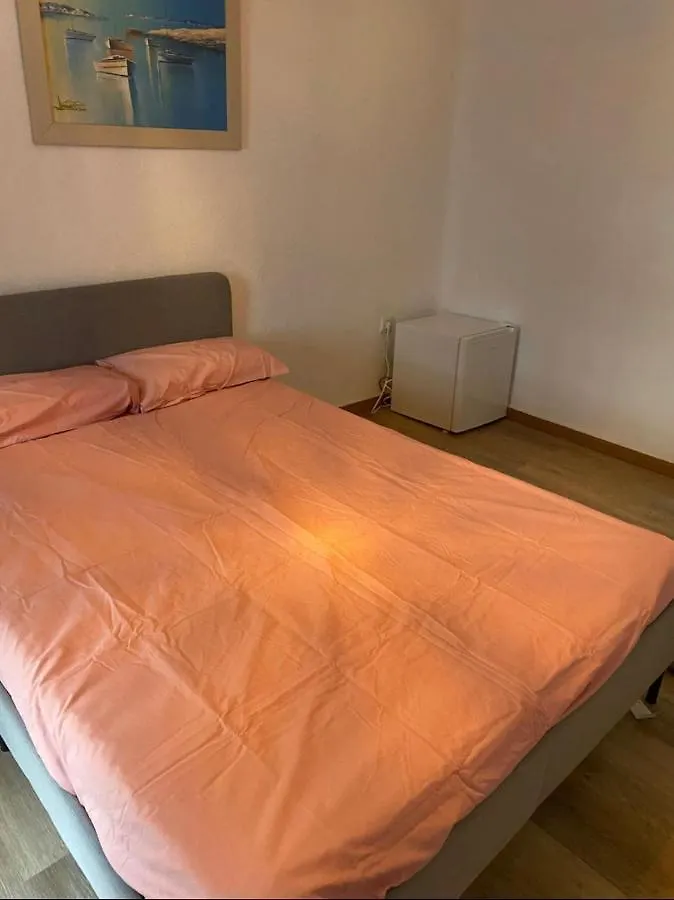 Apartamento De Habitaciones Privadas En El Centro De Malaga Homestay